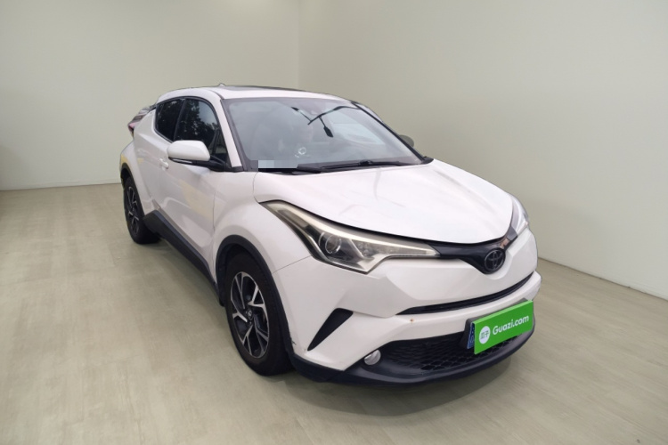 丰田C-HR 2018款 2.0L 领先天窗版 国VI车身外观3