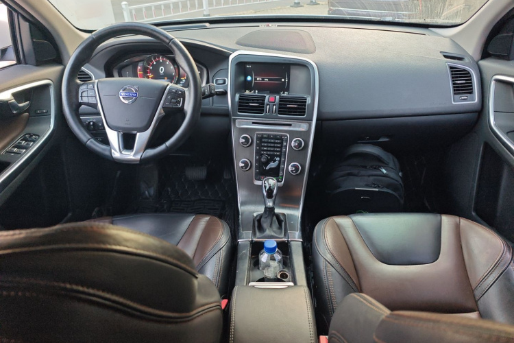 沃尔沃XC60 2016款 T5 AWD 智远版中控内饰12