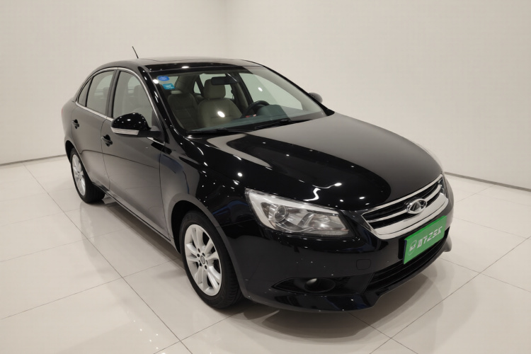 奇瑞 艾瑞泽7 2015款 1.6L 手动致享版车身外观3