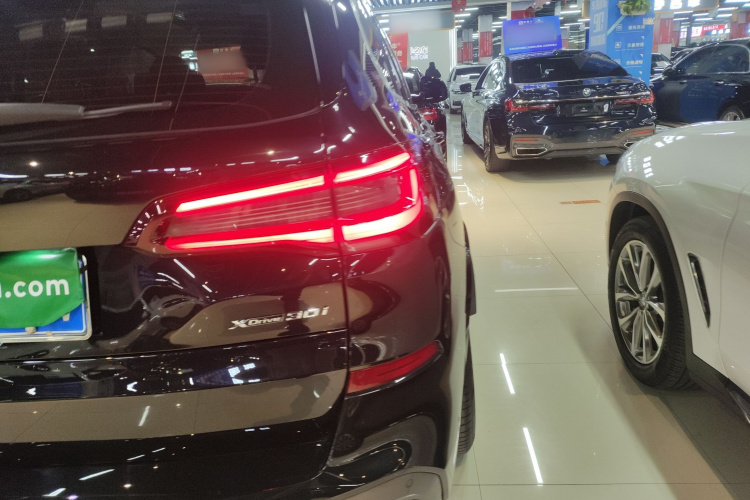 宝马X5(进口) 2022款 xDrive30i M运动套装车身外观9