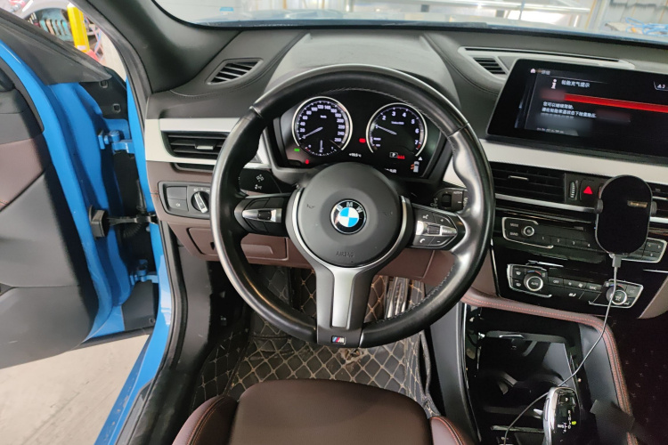 宝马X2 2021款 改款 sDrive25i 曜夜版局部细节13