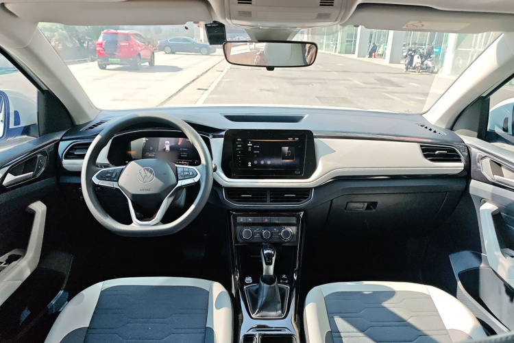 大众 途岳 2025款 新锐 300TSI 锐意版中控内饰7002