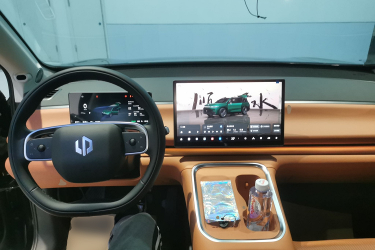 零跑汽车 零跑C16 2026款 增程 280激光雷达版 6座中控内饰7002