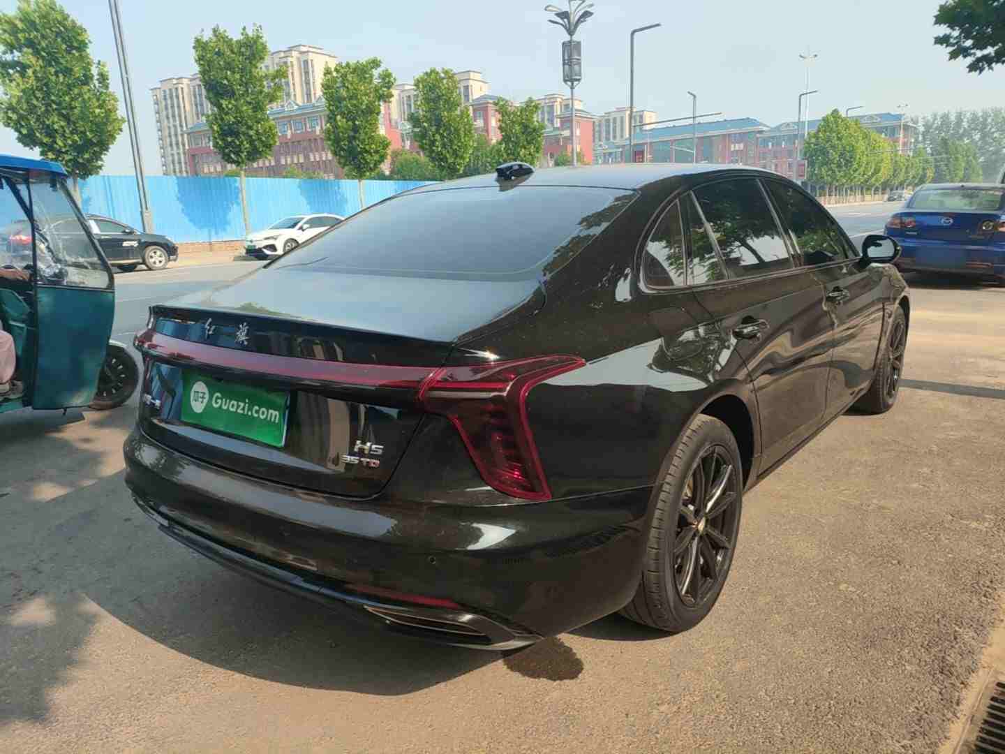 车辆右后45度外观展示