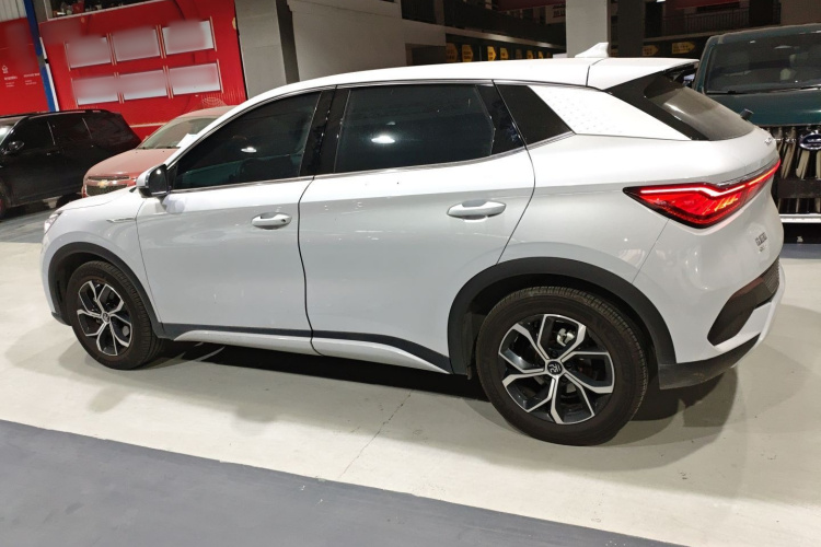 比亚迪 元PLUS 2022款 510KM 尊荣型车身外观4