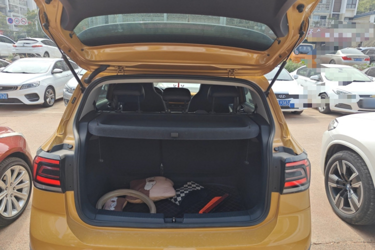 大众 途铠 2019款 1.5L 自动舒适版机舱底盘23