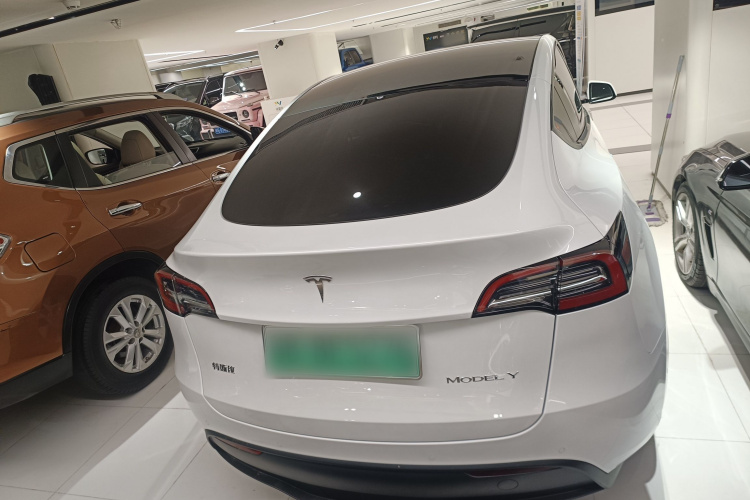 特斯拉 Model Y 2022款 改款 长续航全轮驱动版车身外观6