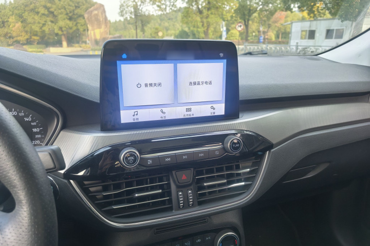 福特 福克斯 2020款 三厢 EcoBoost 180 自动锋潮型局部细节16