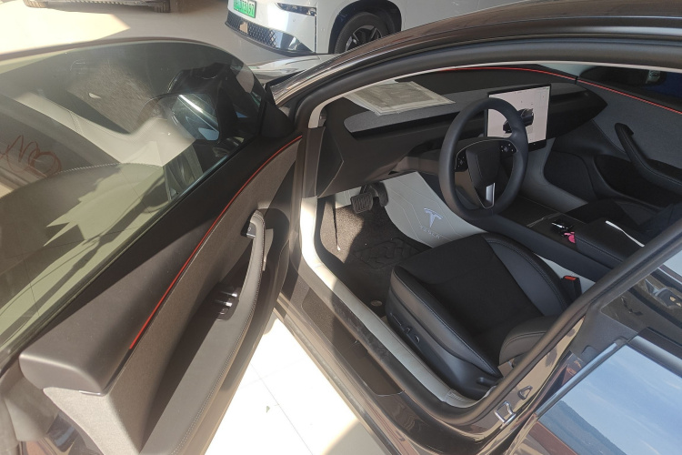 特斯拉 Model 3 2025款 后轮驱动版中控内饰7003