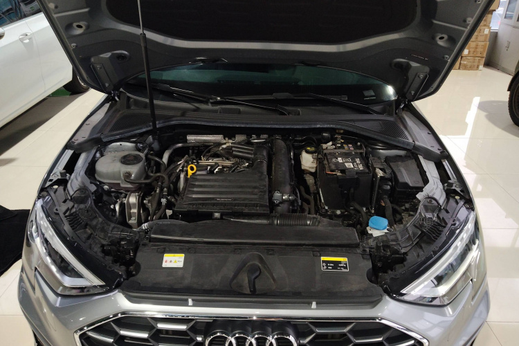 奥迪A3 2024款 A3L Limousine 35 TFSI 时尚运动型机舱底盘24