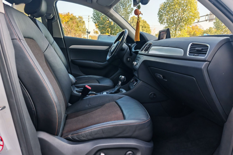 奥迪Q3 2017款 30 TFSI 时尚型中控内饰7006