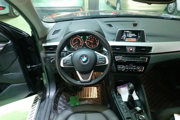 宝马X1 2016款 sDrive18Li 尊享型中控内饰13