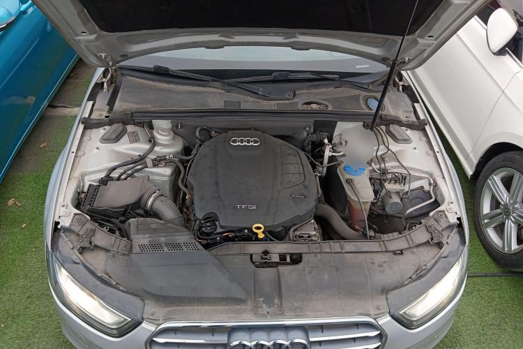 奥迪A4L 2015款 35 TFSI 自动舒适型机舱底盘24