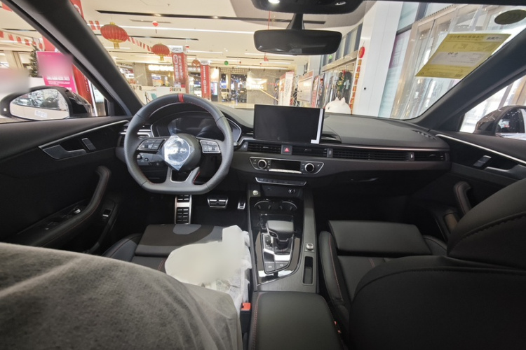 奥迪A4L 2025款 200万辆悦享版 40 TFSI 豪华动感型中控内饰7001