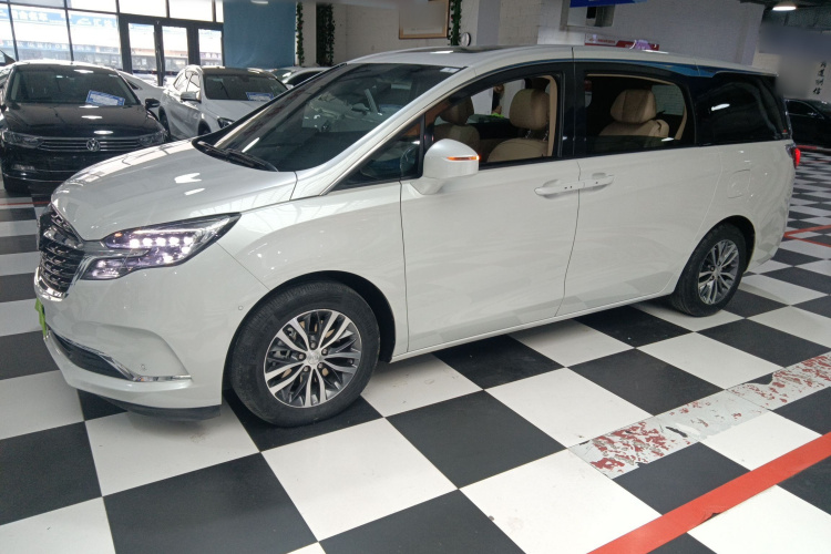 别克GL8 2022款 ES陆尊 653T 尊享型车身外观4