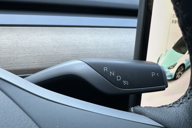 特斯拉 Model Y 2021款 标准续航后驱版中控内饰7004