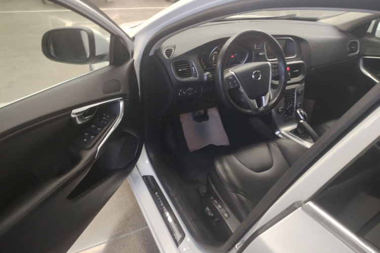 沃尔沃V40 2017款 T3 智雅版中控内饰20