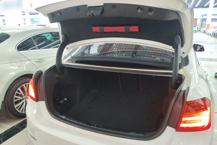 宝马3系 2014款 328i 运动设计套装局部细节23