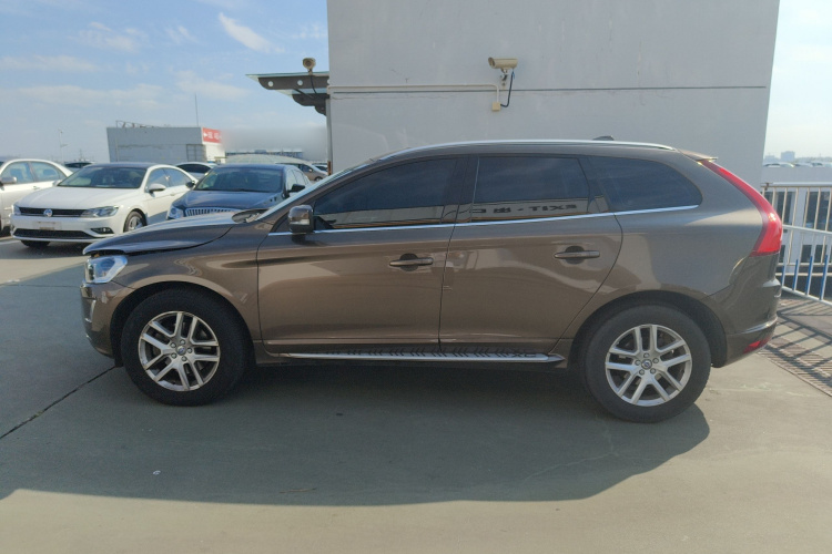 沃尔沃XC60 2017款 T5 智进升级版车身外观4