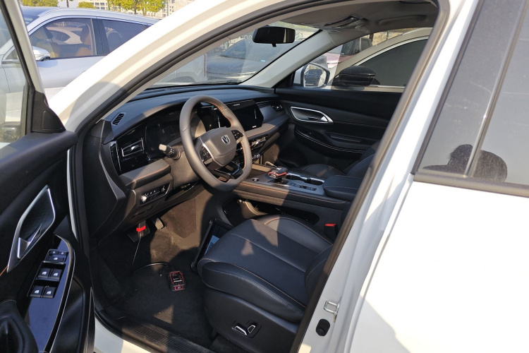 长安X7 PLUS 2024款 1.5T 自动尊崇型 7座中控内饰19