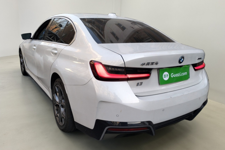 宝马i3 2024款 eDrive 35 L车身外观5