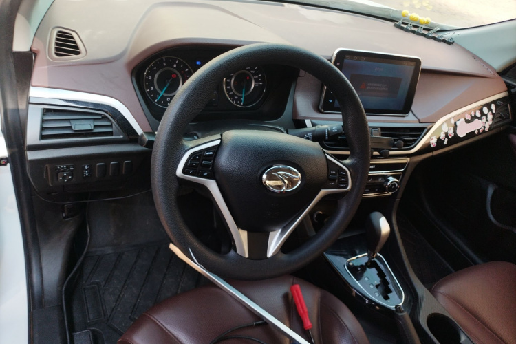 东南A5翼舞 2019款 1.5L CVT尊贵版 国V中控内饰7002