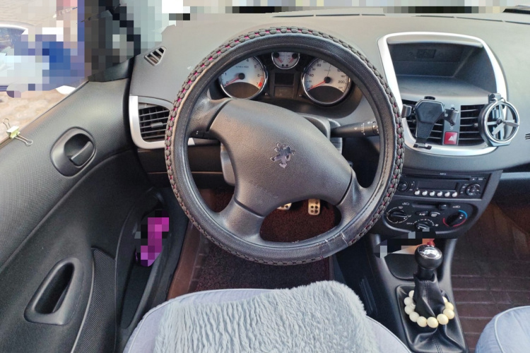 标致207 2013款 CROSS 1.4L 手动驭乐型中控内饰13