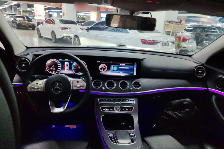 奔驰E级 2019款 E 260 L 运动型中控内饰12