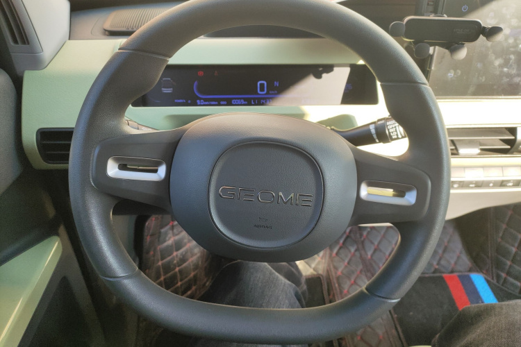 吉利银河 2023款 熊猫mini 200km 灵动熊中控内饰13