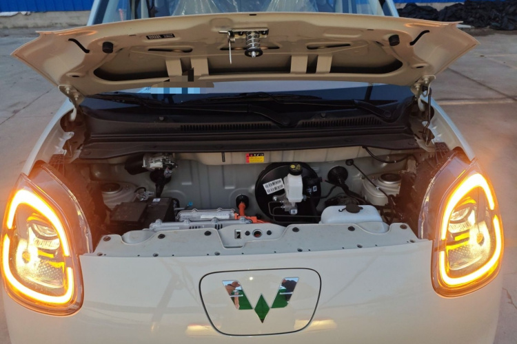 五菱汽车 宏光MINIEV 2025款 四门版 进阶款机舱底盘24