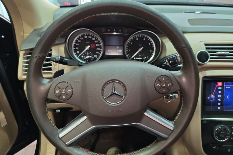 奔驰R级 2015款 R 320 4MATIC 豪华型中控内饰13