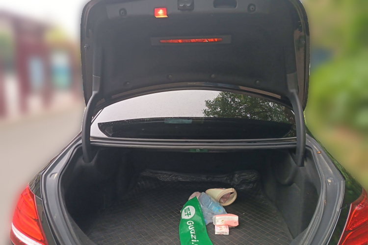 奔驰E级 2016款 E 200 L 运动型局部细节23