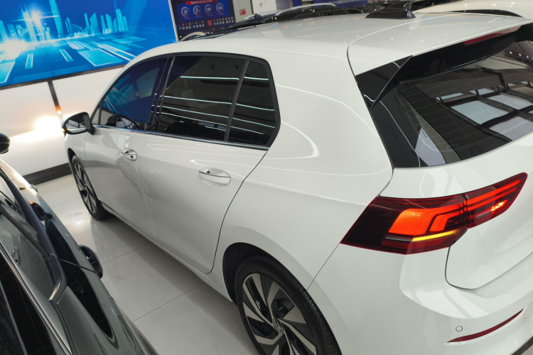 大众 高尔夫 2025款 300TSI Pro车身外观4