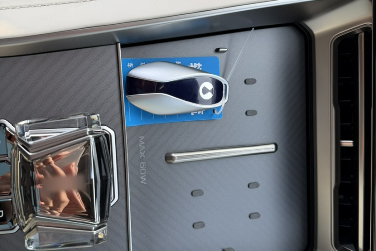 腾势Z9GT 2024款 1100四驱Max版中控内饰7001