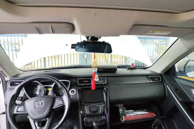 江铃 驭胜S330 2016款 1.5L GTDi 自动两驱尊贵版中控内饰22