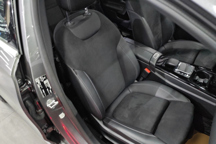 奔驰A级 2021款 A 200 L 运动轿车时尚型局部细节41