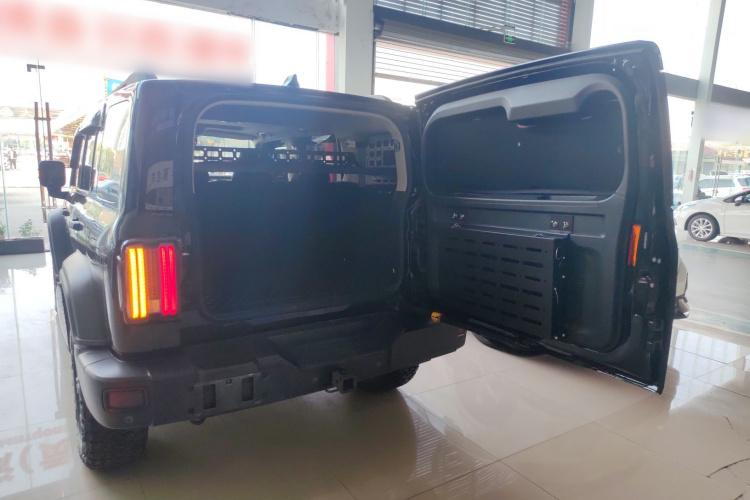 坦克300 2021款 越野版 2.0T 征服者机舱底盘23