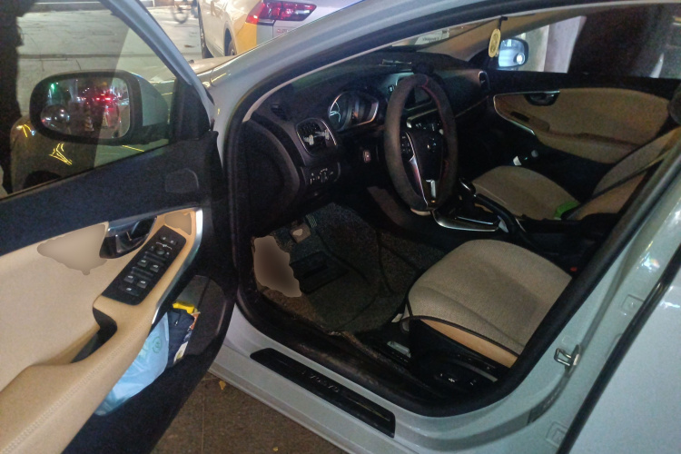 沃尔沃V40 2019款 T3 智逸版中控内饰20