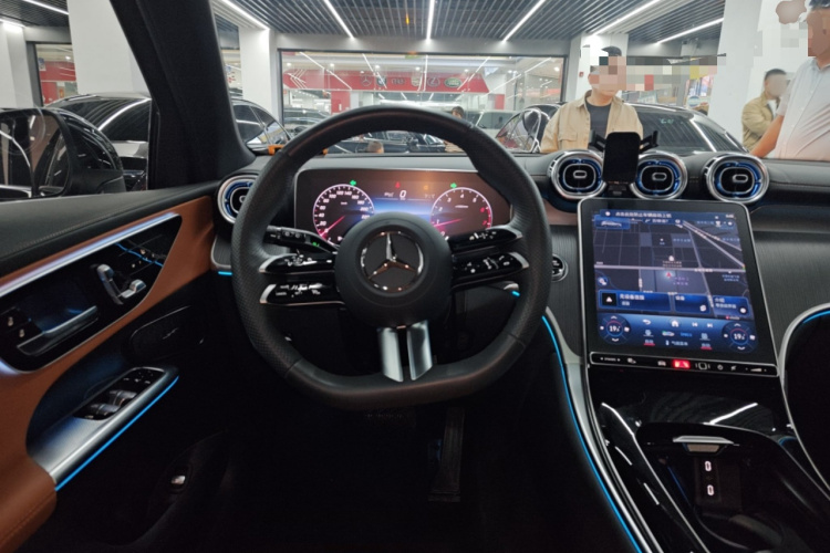 奔驰GLC 2023款 改款 GLC 260 L 4MATIC 豪华型 7座中控内饰13