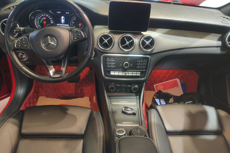 奔驰CLA 2019款 CLA 200 时尚型中控内饰12