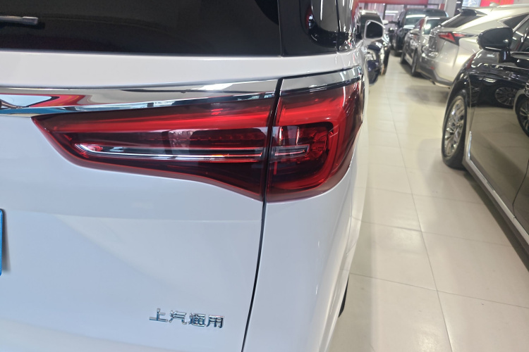 别克GL8 2020款 ES陆尊 653T 尊享型车身外观9