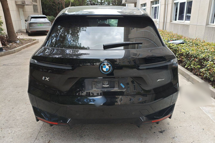 宝马iX 2022款 xDrive40车身外观6004