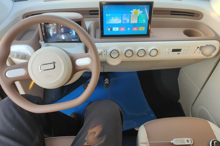 奔腾小马 2026款 222km 闪耀马中控内饰12