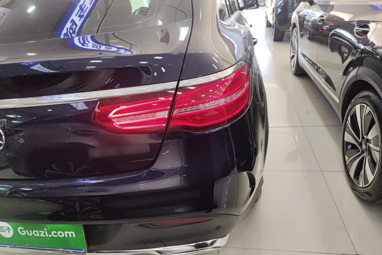 奔驰GLE轿跑 2017款 GLE 320 4MATIC 轿跑SUV车身外观9