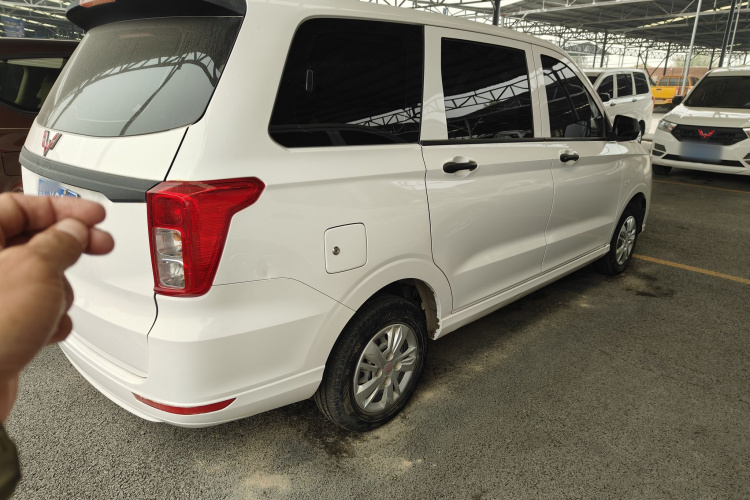 五菱汽车 五菱宏光 2021款 1.5L改款 S基本型 电动助力LAR车身外观6004