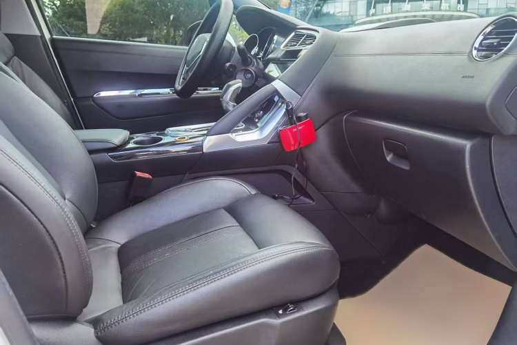 标致3008 2015款 2.0L 自动潮流版中控内饰7007