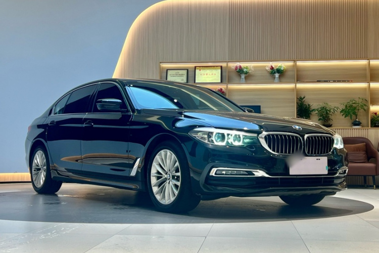 宝马5系 2019款 525Li 豪华套装车身外观6004