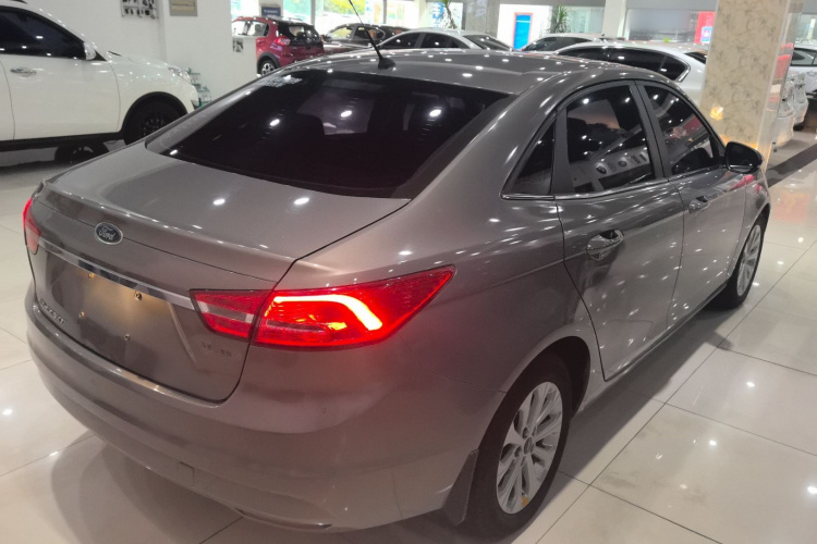 福特 福睿斯 2015款 1.5L 自动时尚型车身外观7