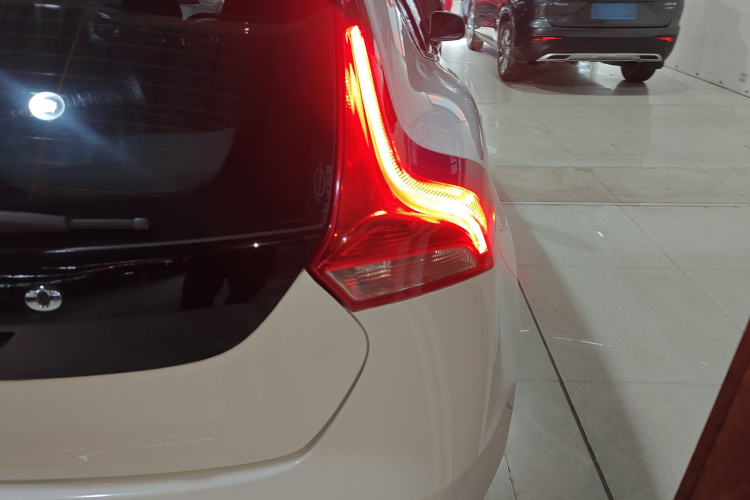 沃尔沃V40 2015款 1.6T 智逸版车身外观6006