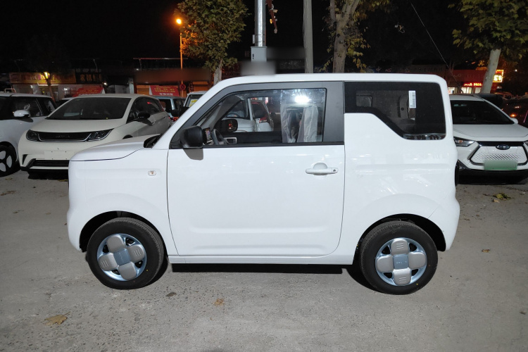 吉利银河 2024款 熊猫mini 200km 耐力熊车身外观4